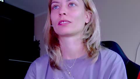 Snapshot of karoline121 chatting on October 2025 09:40:02 AM karoline121 online show from October 2025 09:40:02 AM