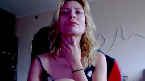 Snapshot of karoline121 chatting on October 2025 08:35:01 AM karoline121 online show from October 2025 08:35:01 AM