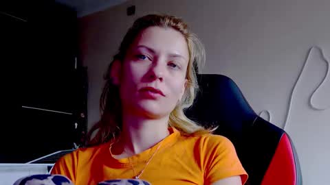 Snapshot of karoline121 chatting on October 2025 09:20:01 AM karoline121 online show from October 2025 09:20:01 AM