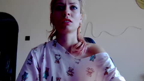 Snapshot of karoline121 chatting on November 2025 09:00:02 AM karoline121 online show from November 2025 09:00:02 AM