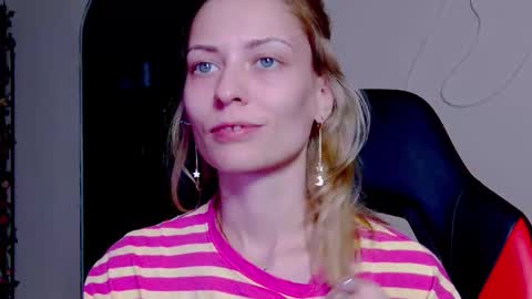 Snapshot of karoline121 chatting on November 2025 08:53:01 PM karoline121 online show from November 2025 08:53:01 PM