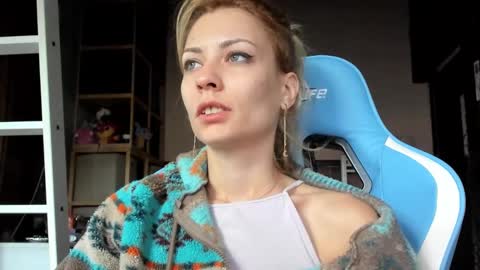 Snapshot of karoline121 chatting on November 2025 06:03:01 AM karoline121 online show from November 2025 06:03:01 AM