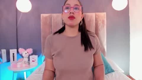 Karoline  online show from September 2025 12:17:02 PM