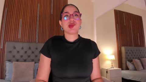 Karoline  online show from September 2025 01:49:02 PM