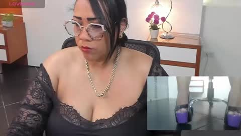 karolwestt online show from September 2025 01:44:02 PM