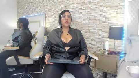 karolwestt online show from September 2025 12:53:01 PM