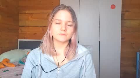 Jenni online show from October 2025 03:26:02 AM