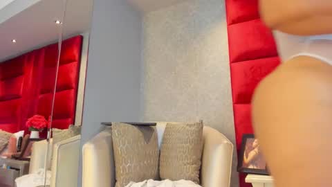 Kasandra Hall online show from November 2025 02:40:02 PM