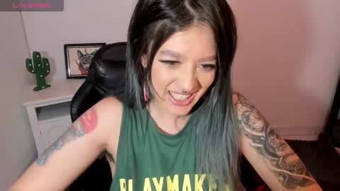 Snapshot of kat_apple chatting on October 2025 03:58:02 AM Alicia online show from October 2025 03:58:02 AM