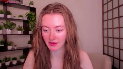 Snapshot of kate_cuddle chatting on October 2025 02:44:01 AM Kate online show from October 2025 02:44:01 AM