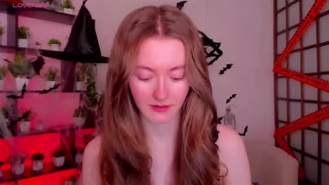 Snapshot of kate_cuddle chatting on October 2025 02:48:02 AM Kate online show from October 2025 02:48:02 AM