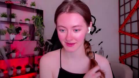 Snapshot of kate_cuddle chatting on October 2025 02:47:02 AM Kate online show from October 2025 02:47:02 AM