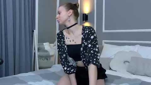 Snapshot of katesteelen chatting on October 2025 07:52:01 AM Kate online show from October 2025 07:52:01 AM