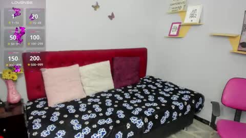 Paola online show from October 2025 01:20:01 PM