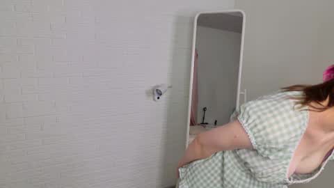 Snapshot of katie_ktk chatting on September 2025 01:49:02 PM Katie online show from September 2025 01:49:02 PM