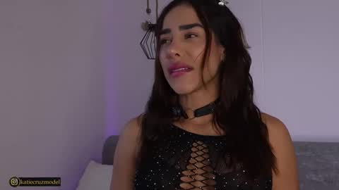 Snapshot of katiecruz_ chatting on October 2025 11:06:01 AM Katie online show from October 2025 11:06:01 AM