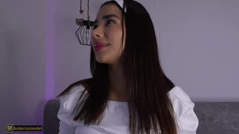 Snapshot of katiecruz_ chatting on October 2025 11:07:02 AM Katie online show from October 2025 11:07:02 AM