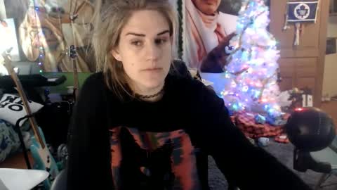 Snapshot of katiecutie_5 chatting on December 2024 04:01:02 AM Katie online show from December 2024 04:01:02 AM