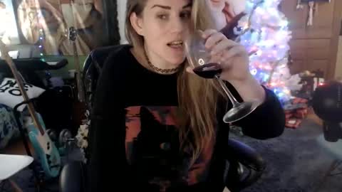 Snapshot of katiecutie_5 chatting on December 2024 07:03:02 AM Katie online show from December 2024 07:03:02 AM