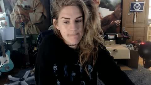 Snapshot of katiecutie_5 chatting on October 2025 04:15:01 AM Katie online show from October 2025 04:15:01 AM