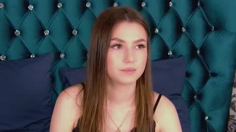 Snapshot of katiereeves chatting on October 2025 01:11:01 PM katiereeves online show from October 2025 01:11:01 PM