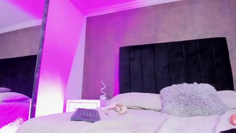 Katie online show from December 2024 04:42:02 AM