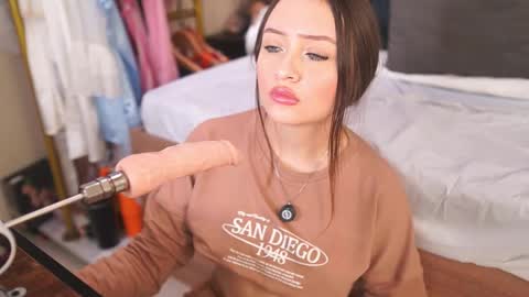 Snapshot of katlyn_martins chatting on October 2025 02:34:01 PM K A T L Y N online show from October 2025 02:34:01 PM