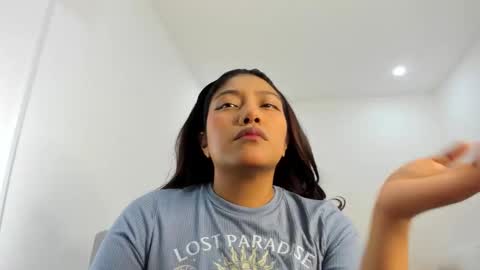 Snapshot of katnees_correa chatting on October 2025 06:45:02 AM Follow me on instagram and twitter as correaktnees online show from October 2025 06:45:02 AM