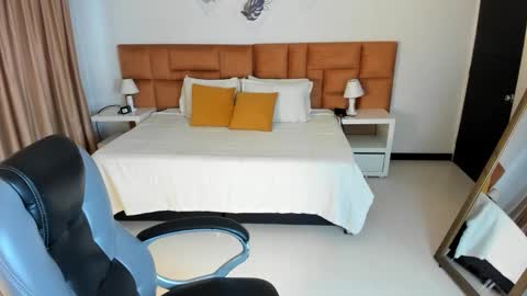 Snapshot of katnia_and_marcuz chatting on October 2025 11:41:02 AM Katnia and Marcuz online show from October 2025 11:41:02 AM