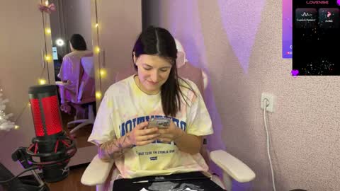 Snapshot of katrin_kristal chatting on January 2025 07:51:02 PM naked in pvt show 100 tk online show from January 2025 07:51:02 PM