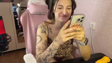 Snapshot of katrin_kristal chatting on January 2025 04:23:02 PM naked in pvt show 100 tk online show from January 2025 04:23:02 PM
