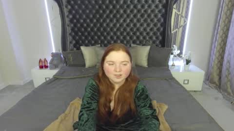 Snapshot of katty_rose8 chatting on November 2025 06:40:02 PM Katty online show from November 2025 06:40:02 PM