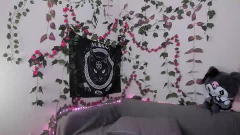 Snapshot of kawai_kittypussy chatting on October 2025 07:06:02 AM Mia online show from October 2025 07:06:02 AM