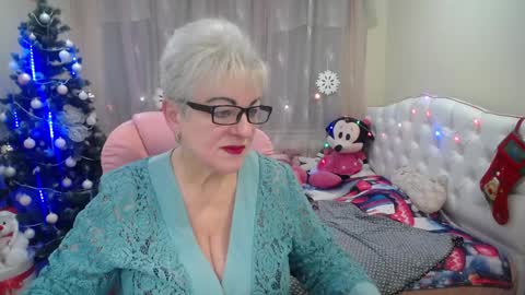 kaylesmoll online show from December 2024 07:39:02 PM