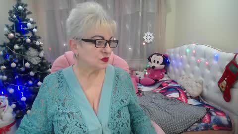 kaylesmoll online show from December 2024 10:43:02 PM