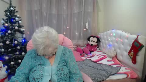 kaylesmoll online show from December 2024 01:45:01 AM