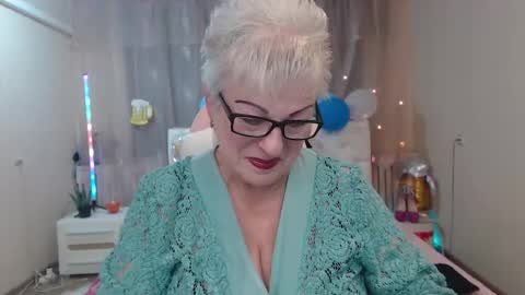 Snapshot of kaylesmoll chatting on October 2025 06:49:01 PM kaylesmoll online show from October 2025 06:49:01 PM