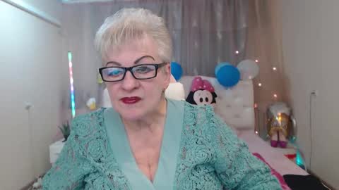 Snapshot of kaylesmoll chatting on October 2025 06:38:02 PM kaylesmoll online show from October 2025 06:38:02 PM