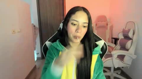 Snapshot of kaylie_xxx chatting on October 2025 11:03:01 AM kaylie online show from October 2025 11:03:01 AM