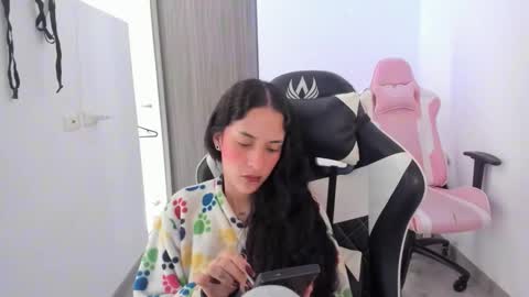 Snapshot of kaylie_xxx chatting on November 2025 11:43:01 AM kaylie online show from November 2025 11:43:01 AM