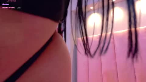 Keily Ross online show from November 2025 08:52:01 PM