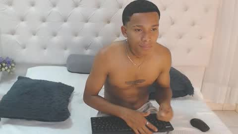 keiner_vasquez online show from September 2025 12:11:01 AM
