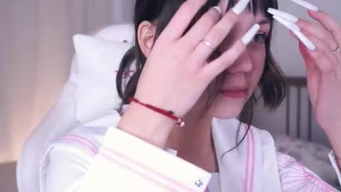 Snapshot of keira_nightly chatting on November 2025 06:54:01 PM Kira online show from November 2025 06:54:01 PM