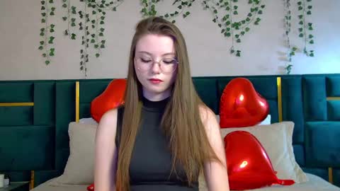 Keira online show from February 2025 01:05:02 PM