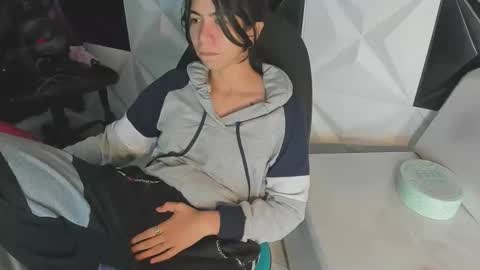 Snapshot of kelly_queenpussy chatting on October 2025 02:33:01 AM KEY online show from October 2025 02:33:01 AM