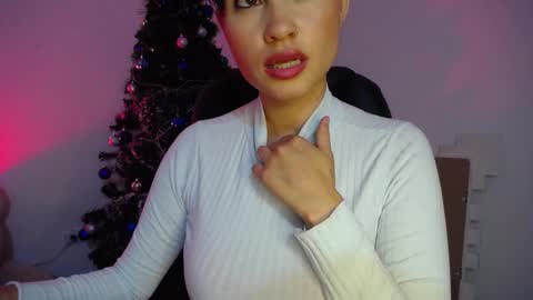 Snapshot of kelly_richardson1 chatting on December 2024 05:04:01 PM elena online show from December 2024 05:04:01 PM