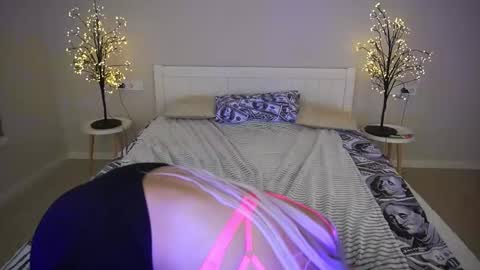 Kelly online show from October 2025 07:18:02 AM