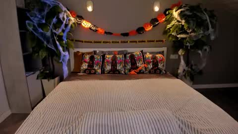 Kelly online show from October 2025 06:50:02 AM