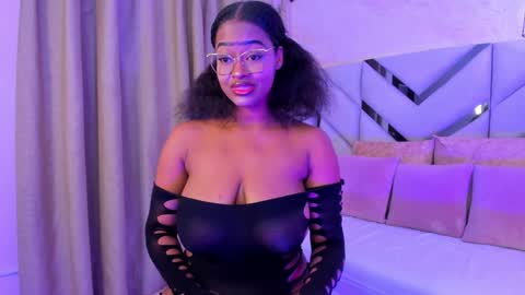 Snapshot of kellyy_cooper chatting on December 2024 06:48:01 PM Kelly online show from December 2024 06:48:01 PM