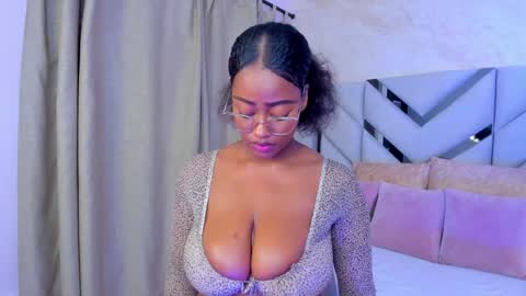 Snapshot of kellyy_cooper chatting on January 2025 08:08:02 AM Kelly online show from January 2025 08:08:02 AM